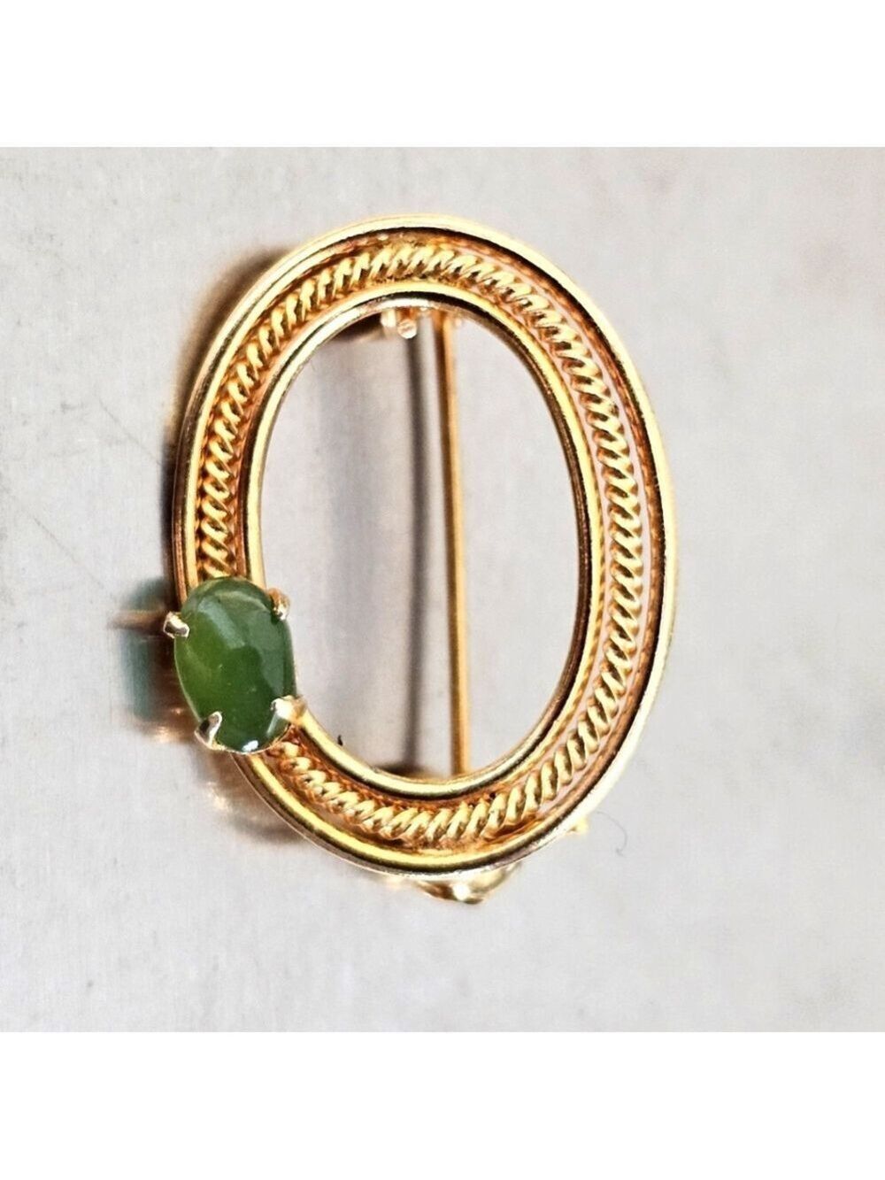 VINTAGE Mid Century Jade And Gold Brooch